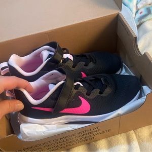 Girl Nike’s size1